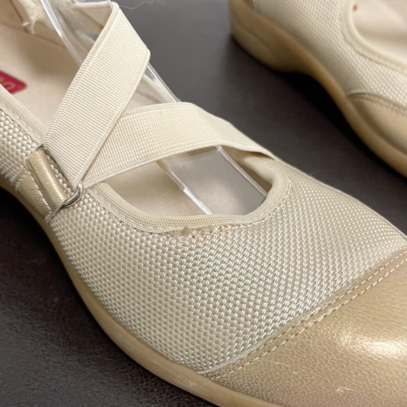 Munro Gold Angie Mary Janes Elastic Straps - Picture 9 of 13